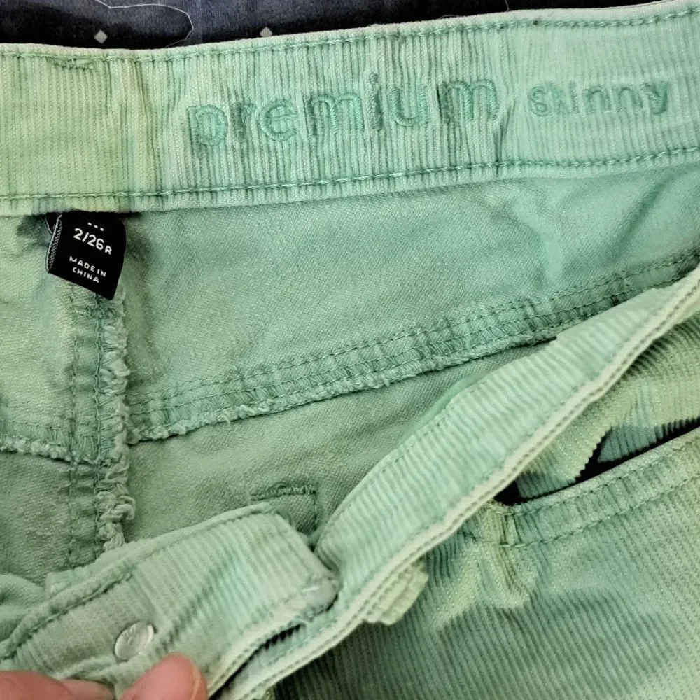 Gap Premium skinny green corduroy pants size 2